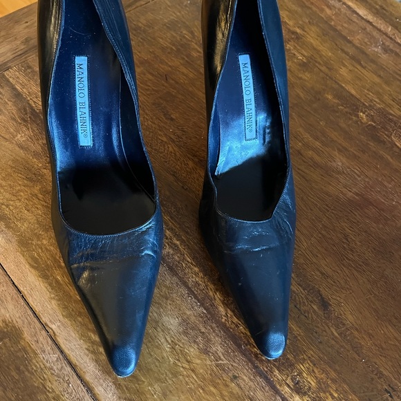Manolo Blahnik navy leather pumps - Picture 3 of 7
